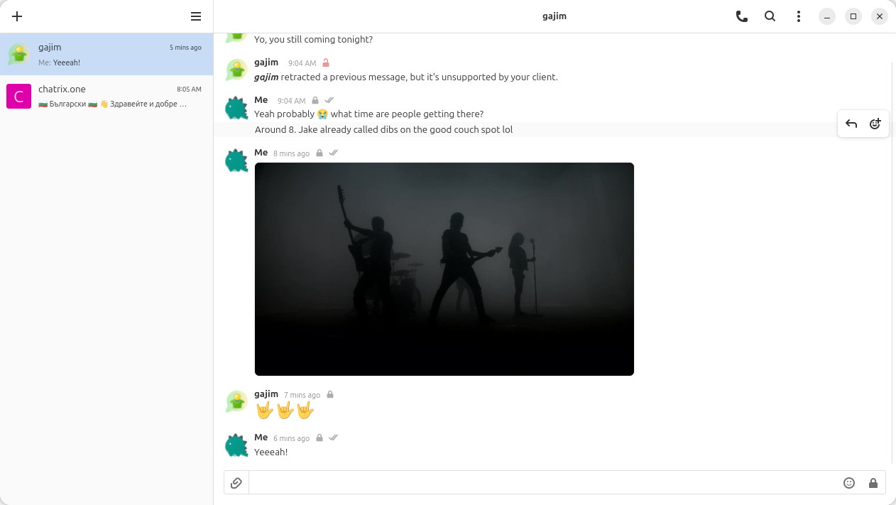 Прозорец за чат в Dino с активен разговор